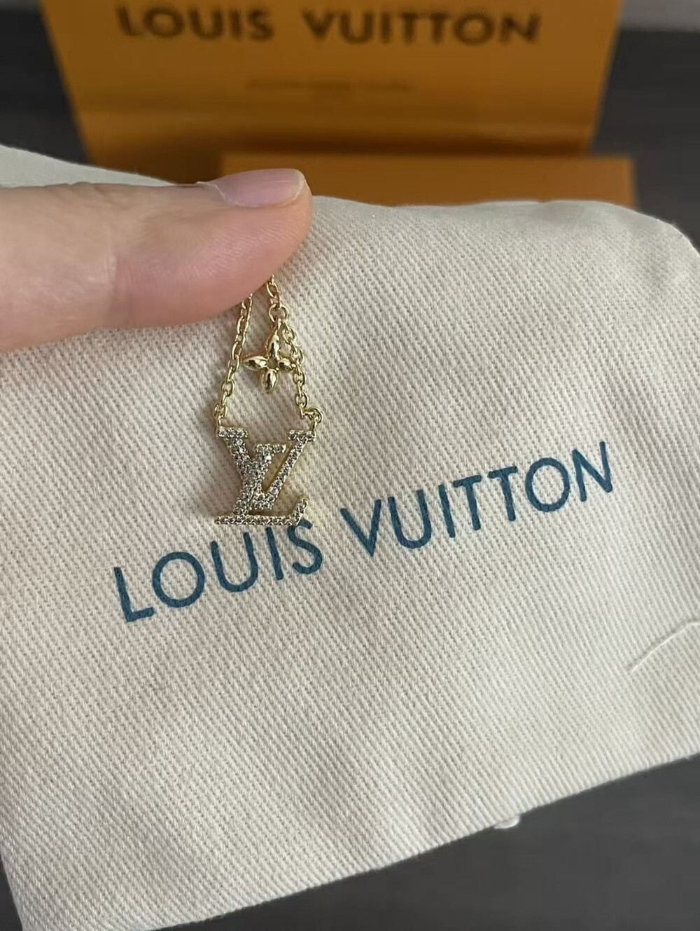 Louis Vuitton LV Iconic Necklace - Picture 8 of 10
